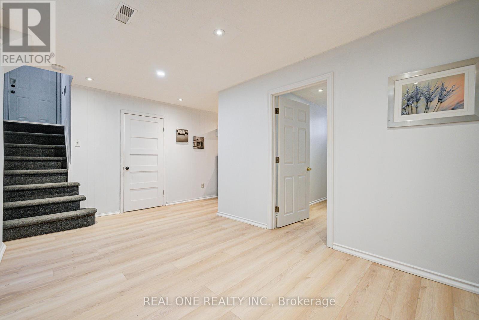 Photo 33 of 68 Laverock Avenue, Richmond Hill ON