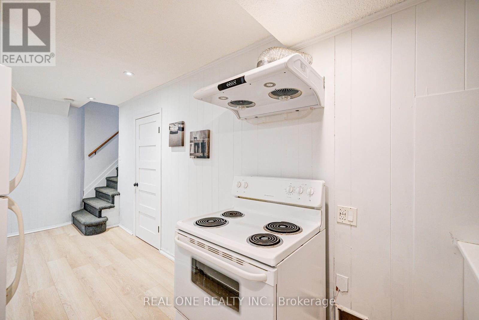 Photo 36 of 68 Laverock Avenue, Richmond Hill ON