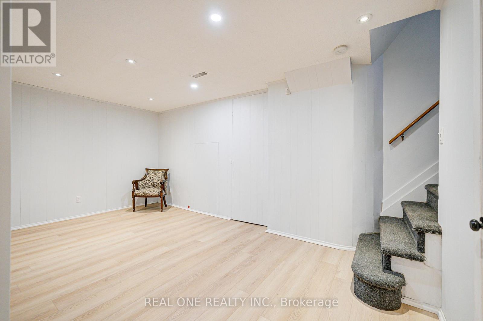 Photo 37 of 68 Laverock Avenue, Richmond Hill ON