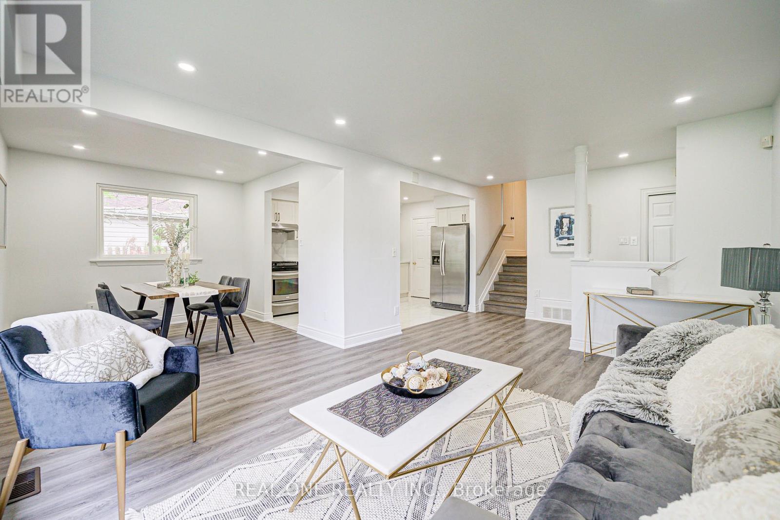 Photo 7 of 68 Laverock Avenue, Richmond Hill ON