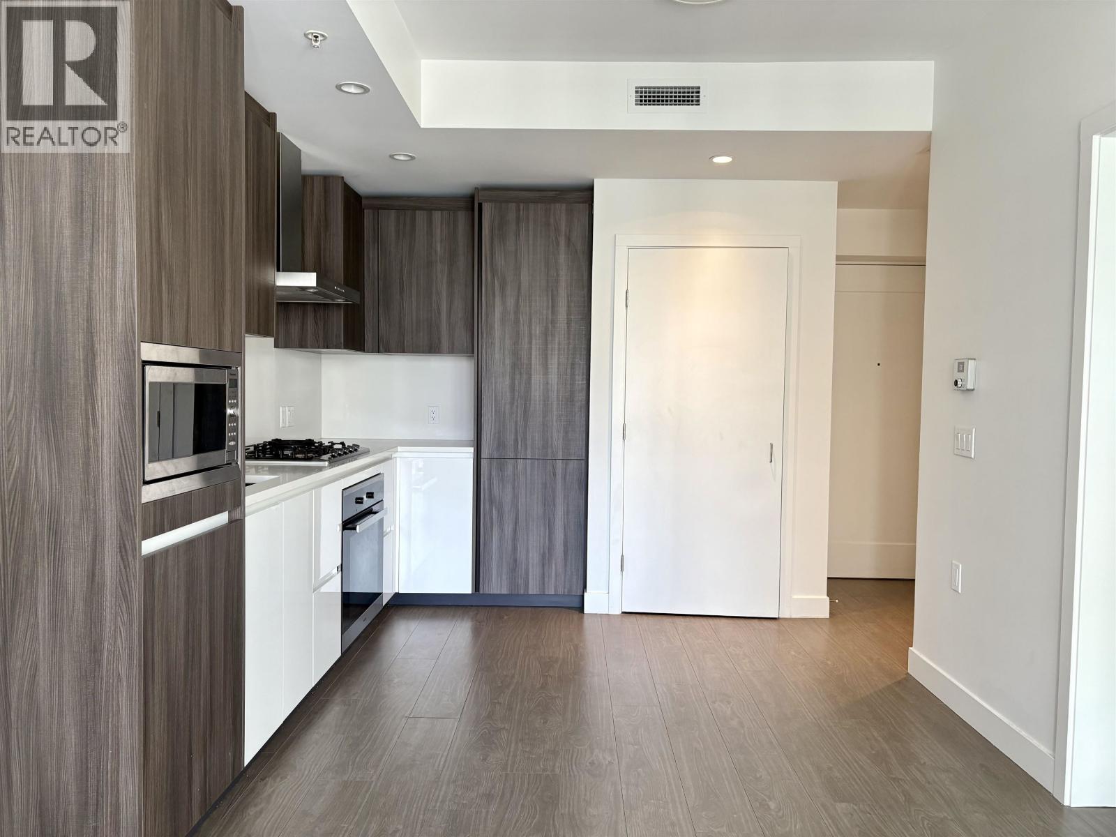 Photo 5 of 1004 6328 No 3 Road, Richmond BC