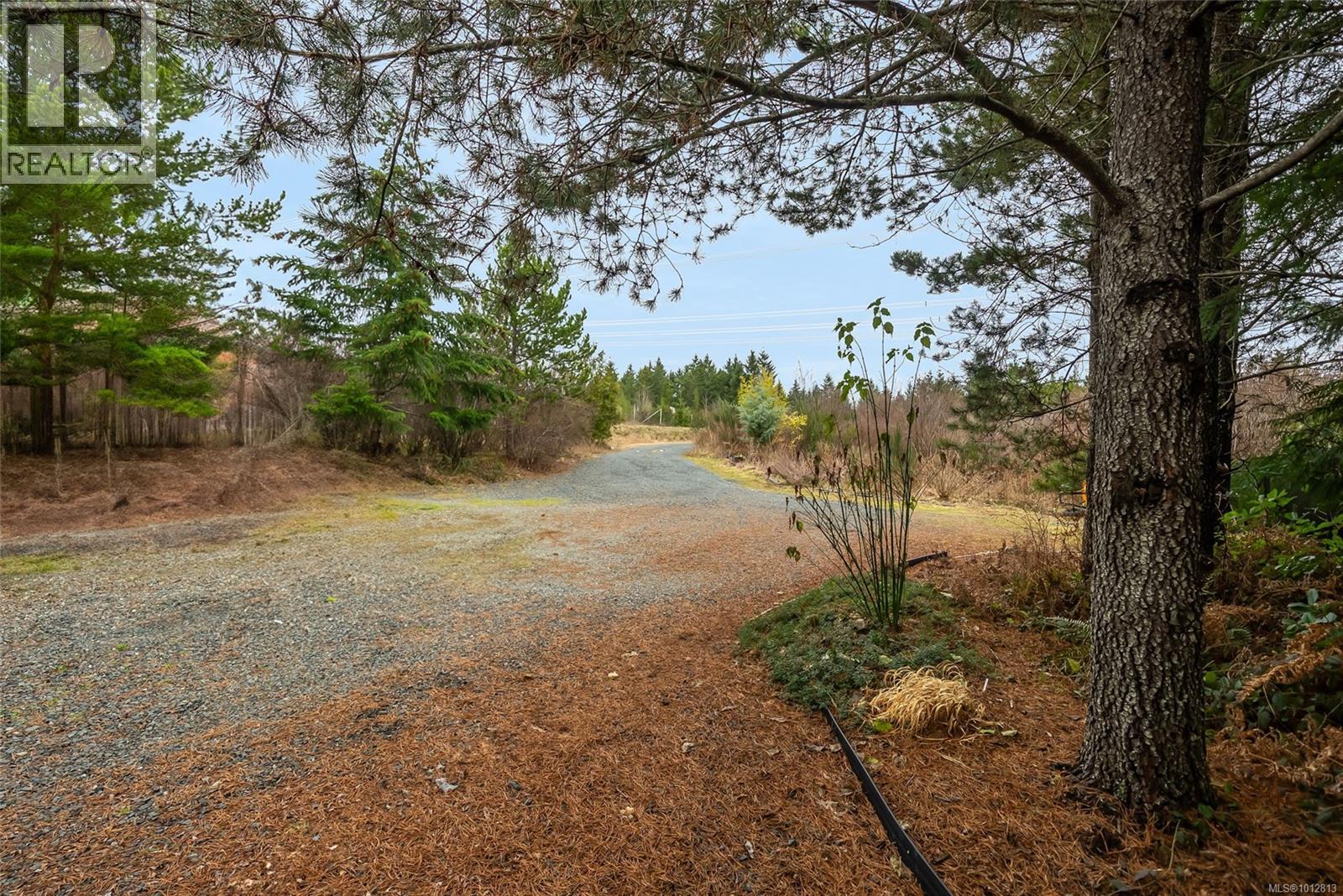 Photo 10 of 815 Spider Lake Rd, Qualicum Beach BC
