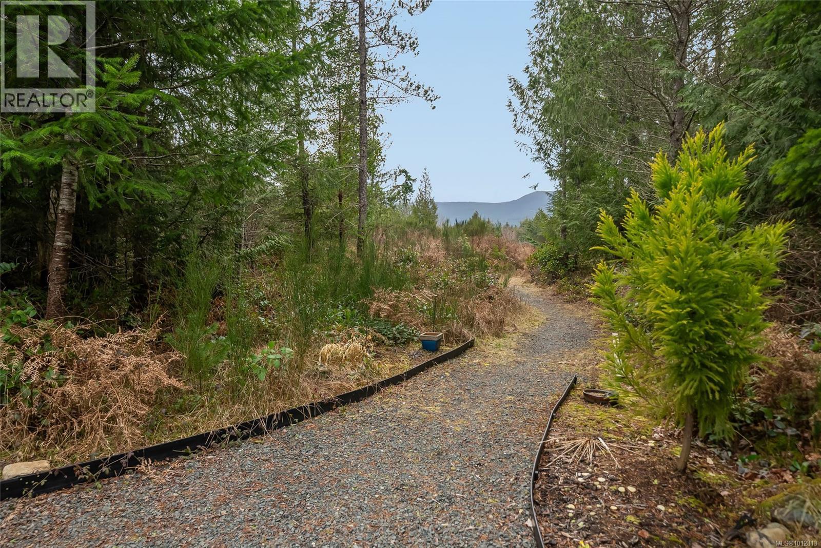 Photo 12 of 815 Spider Lake Rd, Qualicum Beach BC