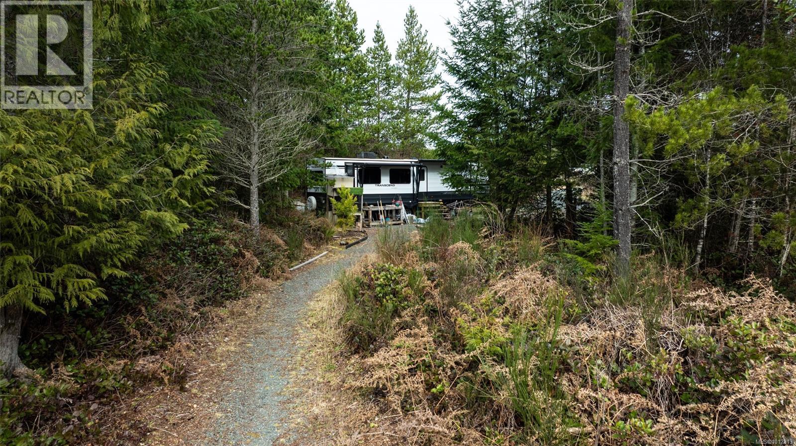 Photo 13 of 815 Spider Lake Rd, Qualicum Beach BC