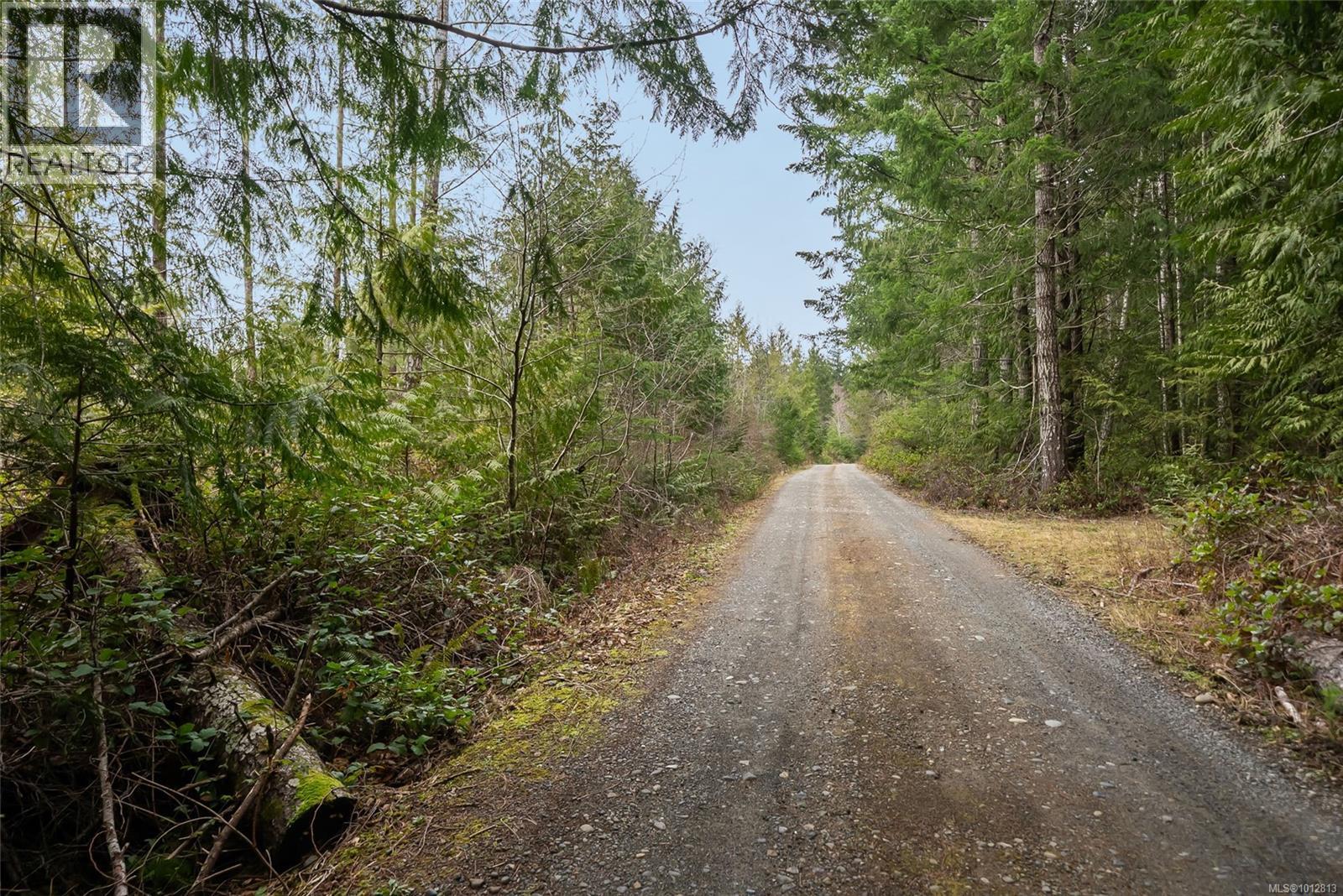 Photo 7 of 815 Spider Lake Rd, Qualicum Beach BC