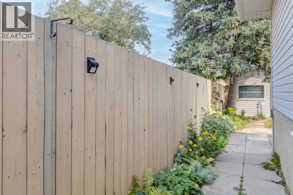 Photo 18 of 11754 Canfield Road Sw, Calgary AB