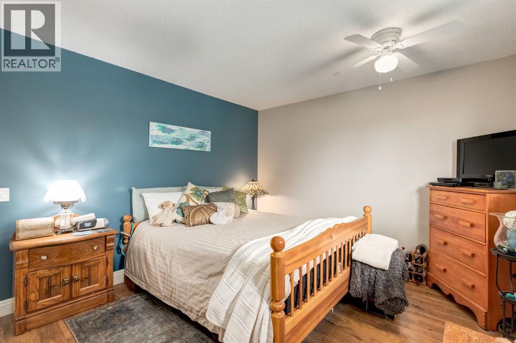 Photo 11 of 11754 Canfield Road Sw, Calgary AB