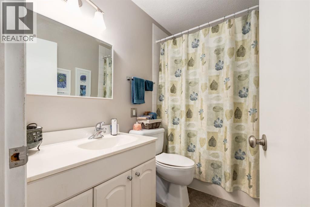 Photo 13 of 11754 Canfield Road Sw, Calgary AB