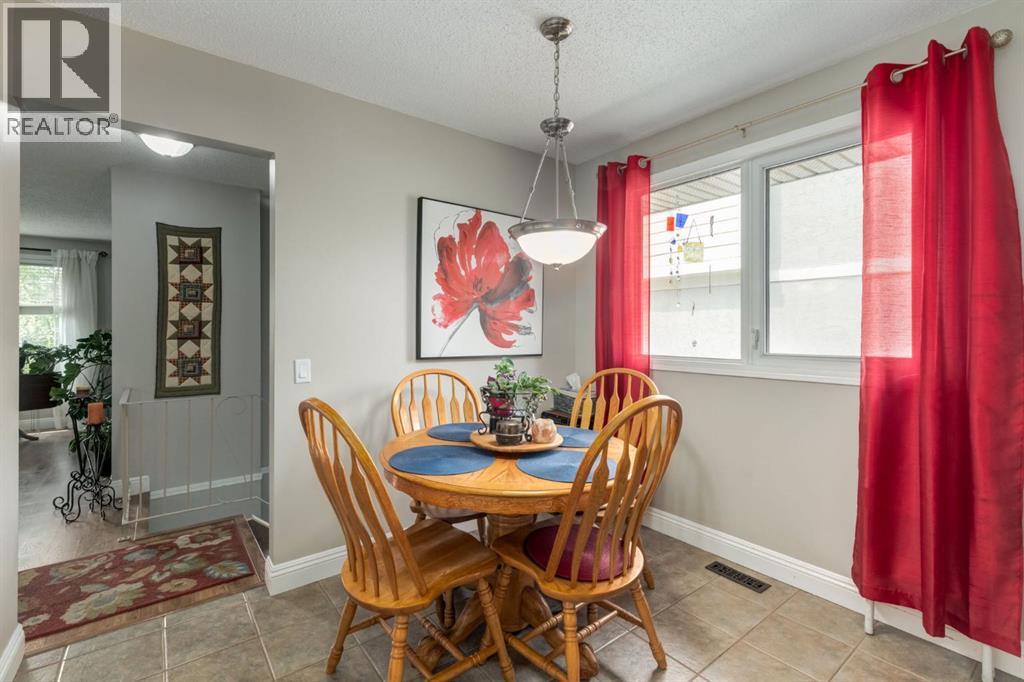 Photo 7 of 11754 Canfield Road Sw, Calgary AB