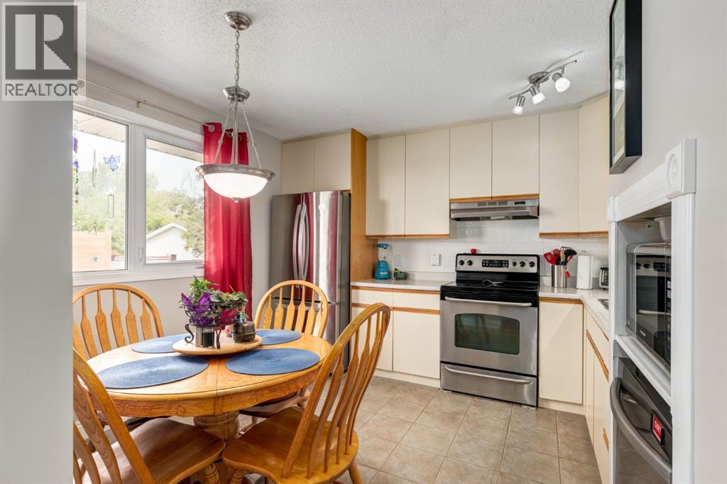 Photo 6 of 11754 Canfield Road Sw, Calgary AB