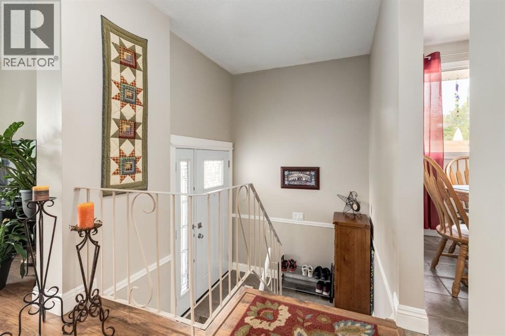 Photo 3 of 11754 Canfield Road Sw, Calgary AB