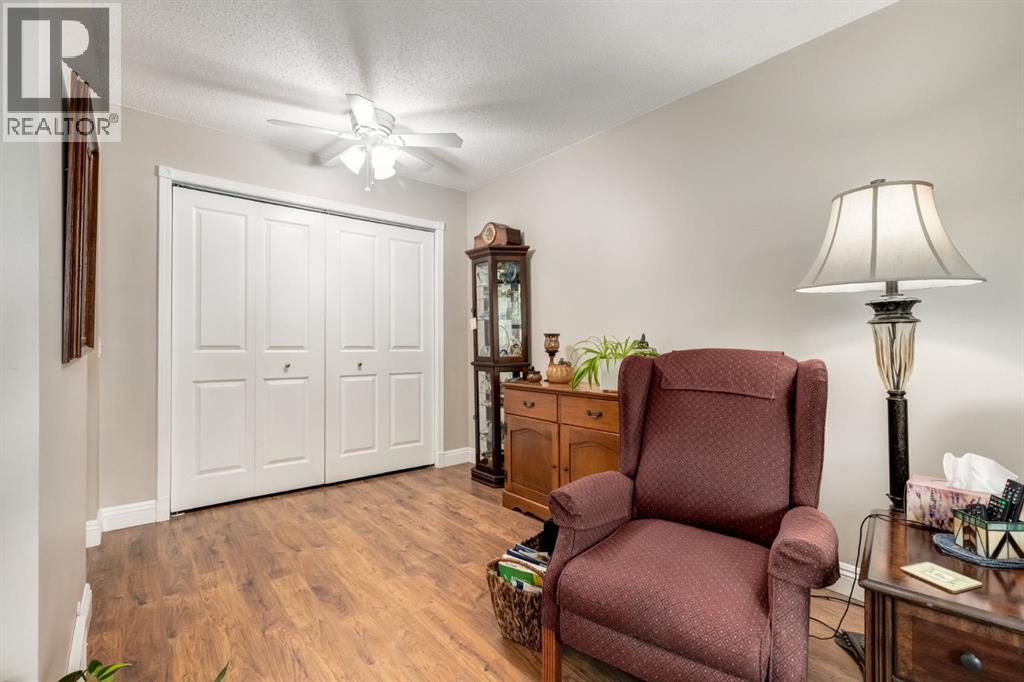 Photo 9 of 11754 Canfield Road Sw, Calgary AB