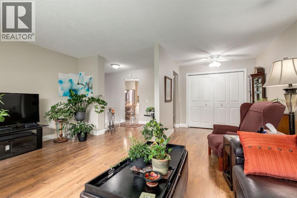 Photo 5 of 11754 Canfield Road Sw, Calgary AB