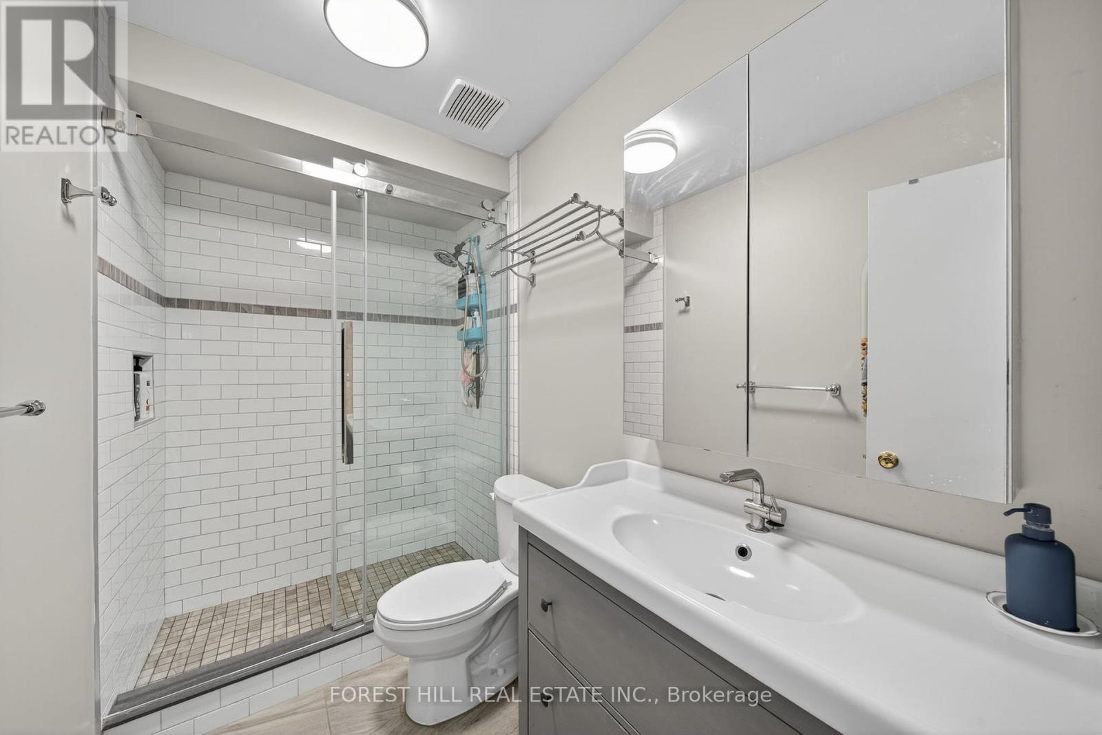 Photo 10 of 4 22 Meadow Lane, Barrie ON