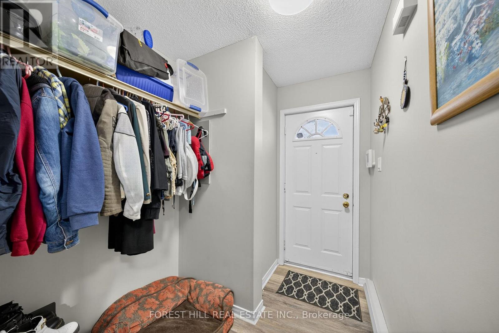 Photo 2 of 4 22 Meadow Lane, Barrie ON