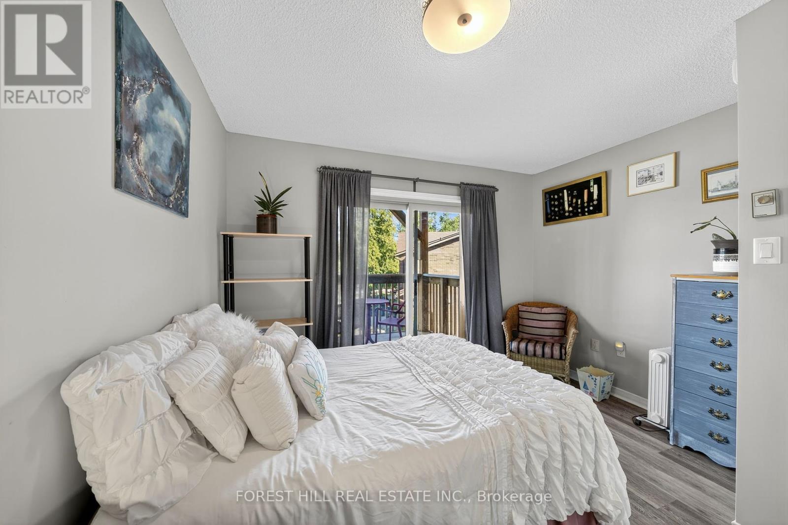 Photo 5 of 4 22 Meadow Lane, Barrie ON