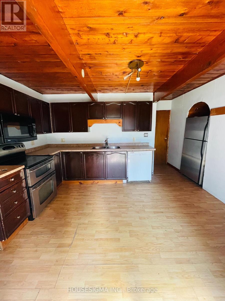 Photo 4 of 13 Bayview Avenue, Wasaga Beach ON