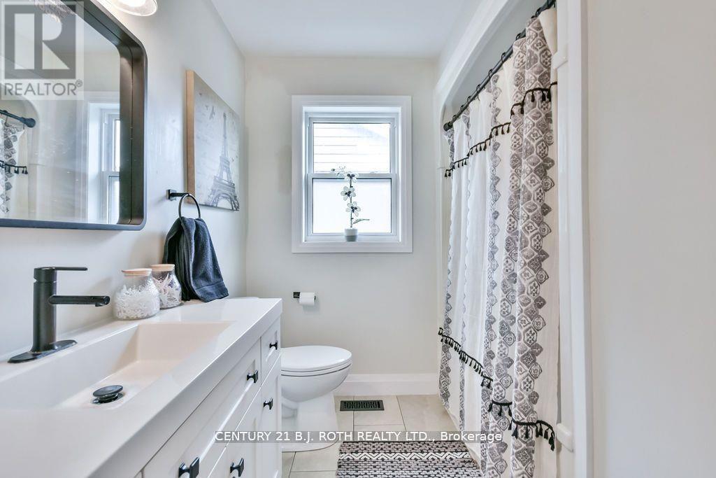 Photo 13 of 108 Nelson Street, Barrie ON