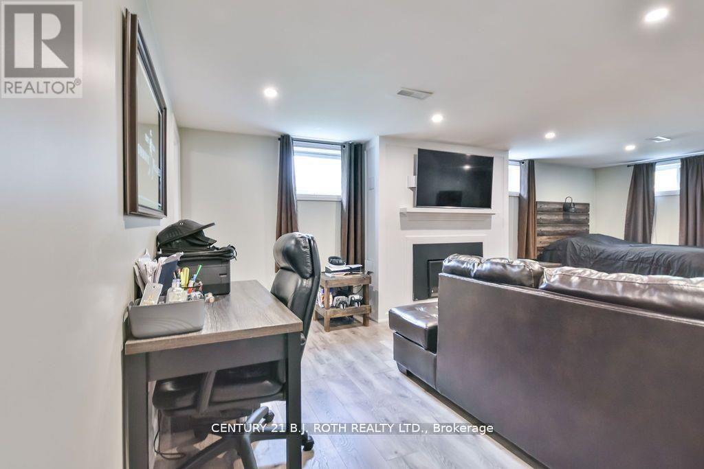 Photo 18 of 108 Nelson Street, Barrie ON