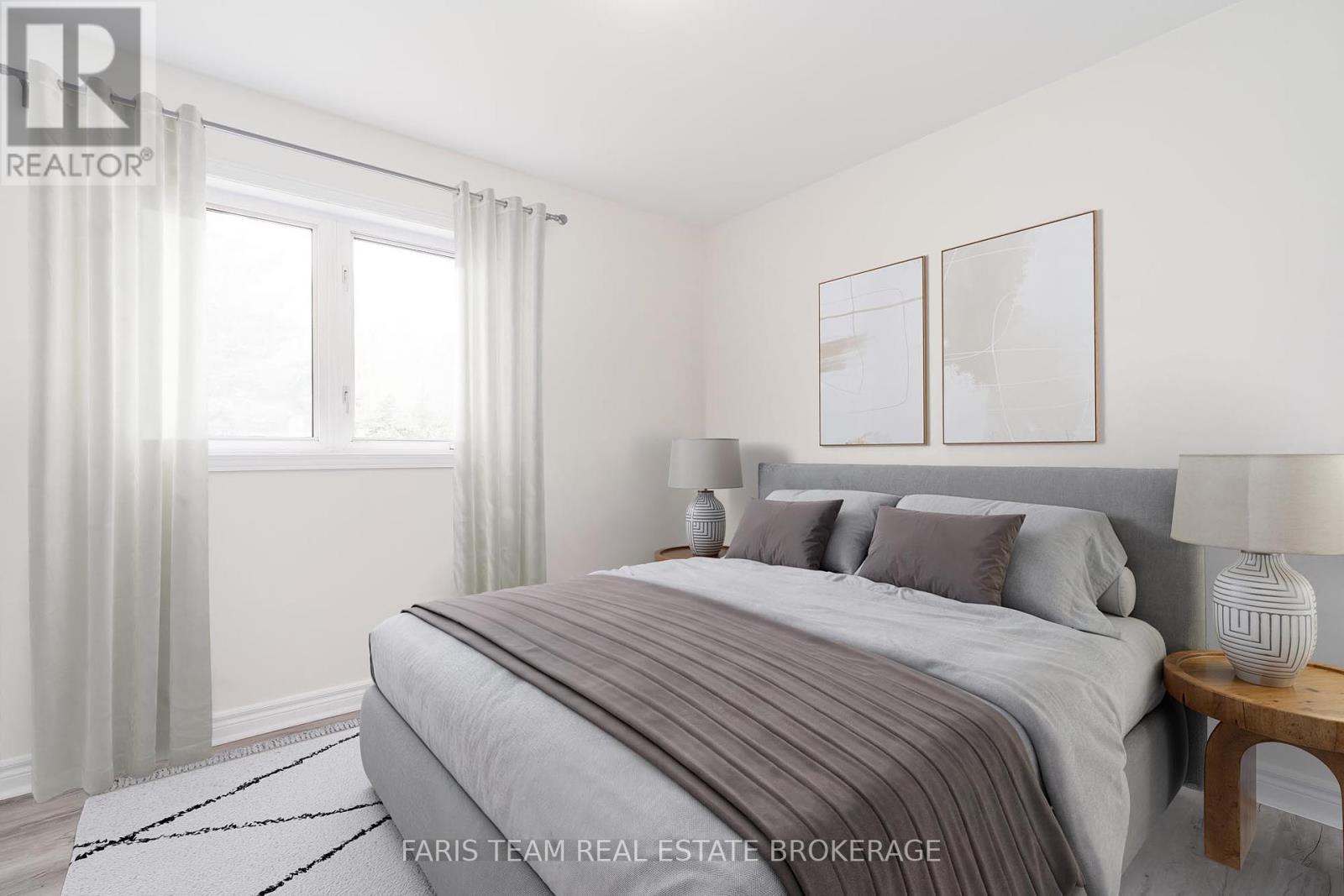 Photo 14 of 19 Wakunda Crescent, Tiny ON