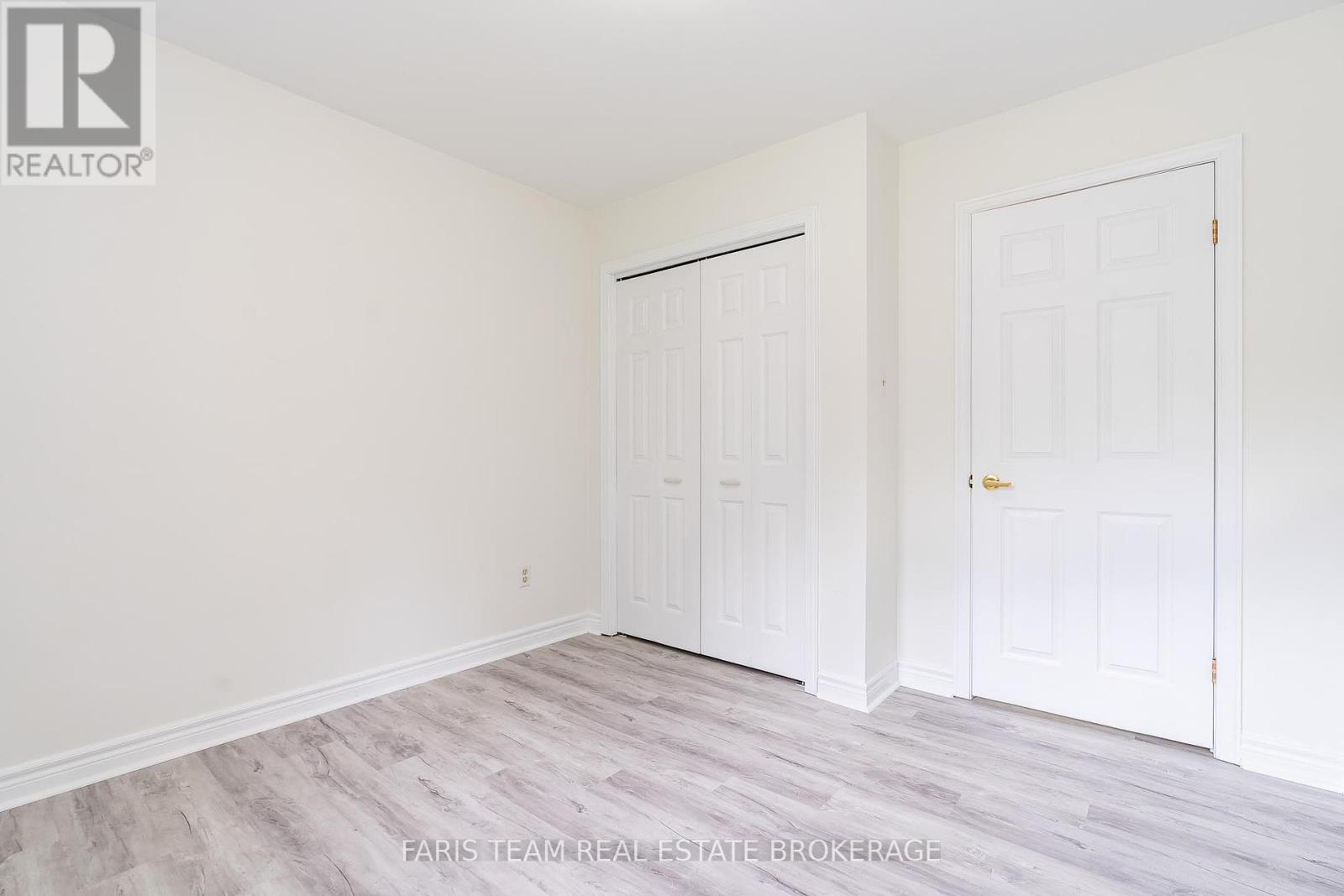 Photo 15 of 19 Wakunda Crescent, Tiny ON