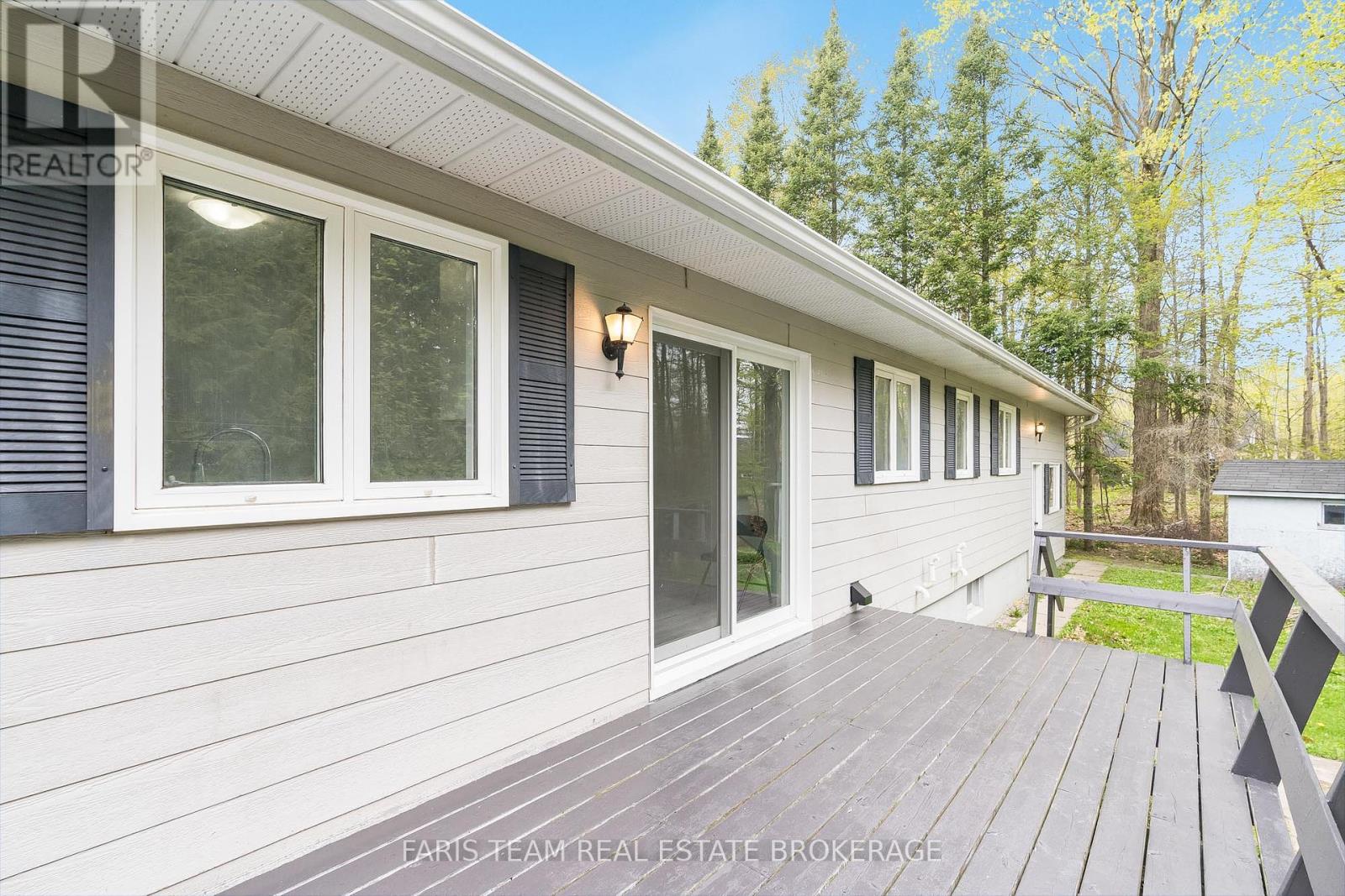 Photo 20 of 19 Wakunda Crescent, Tiny ON
