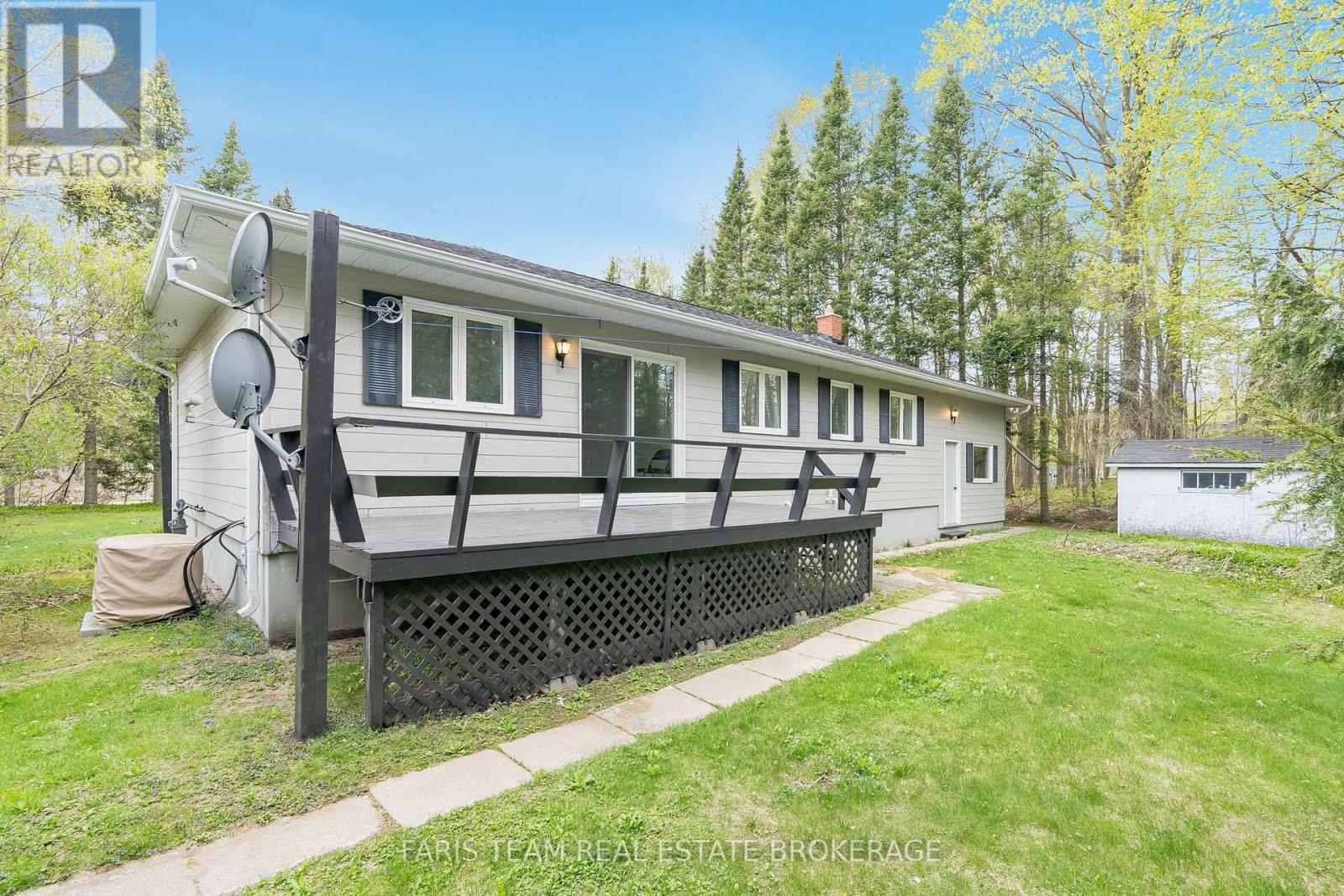 Photo 21 of 19 Wakunda Crescent, Tiny ON