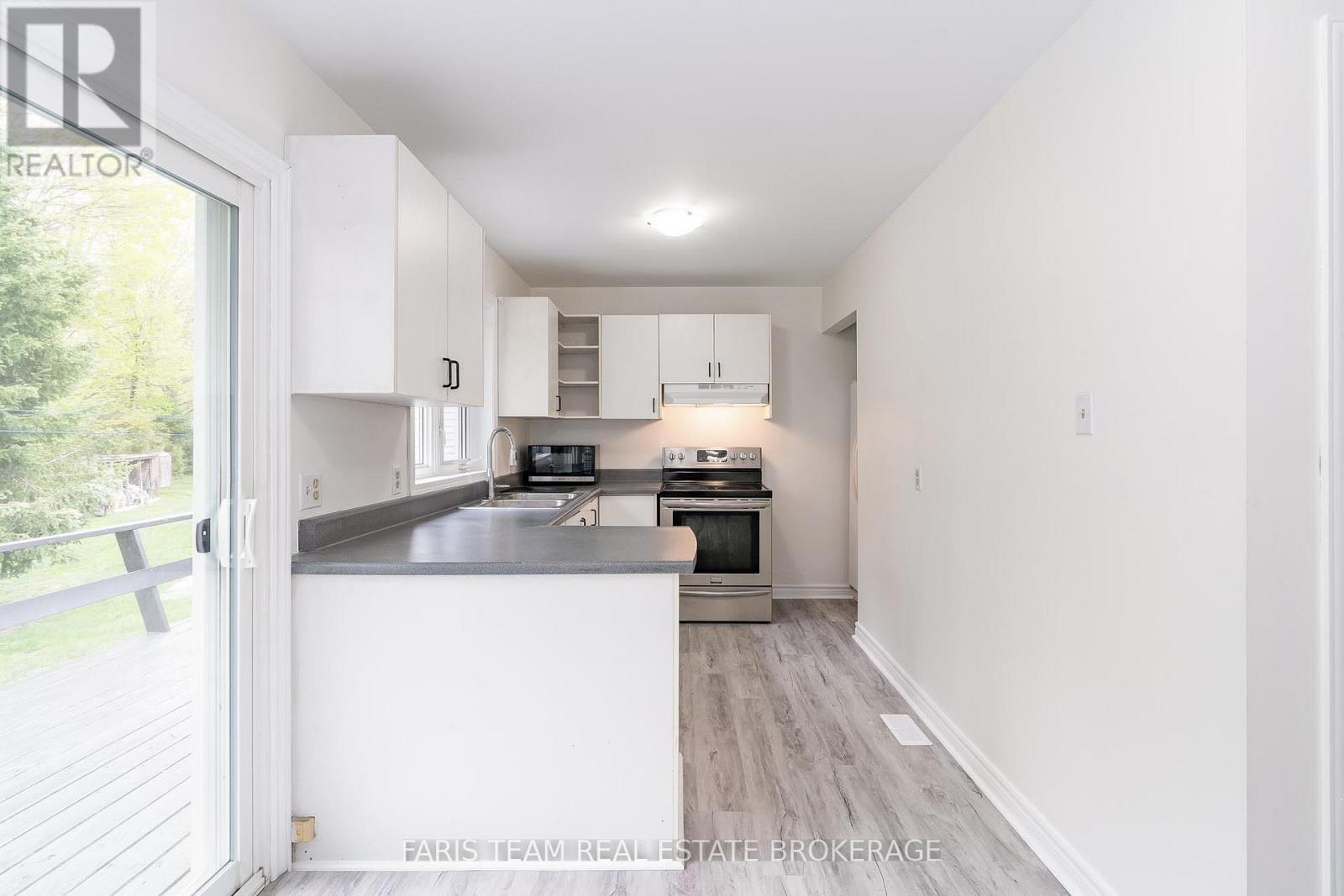 Photo 6 of 19 Wakunda Crescent, Tiny ON