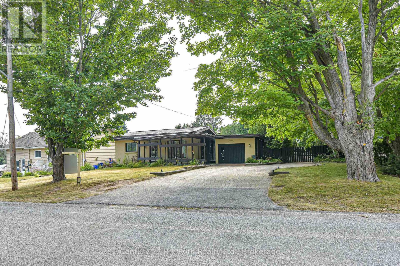 Photo 2 of 535 High Street, Orillia ON