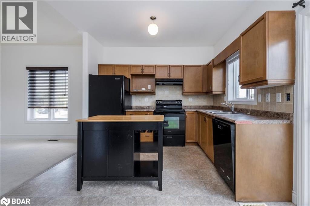 Photo 10 of 33 Primrose Crescent, Barrie ON