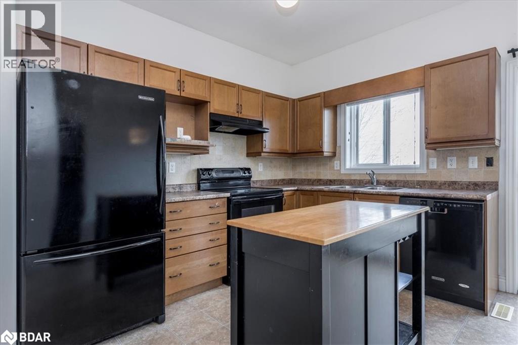 Photo 11 of 33 Primrose Crescent, Barrie ON