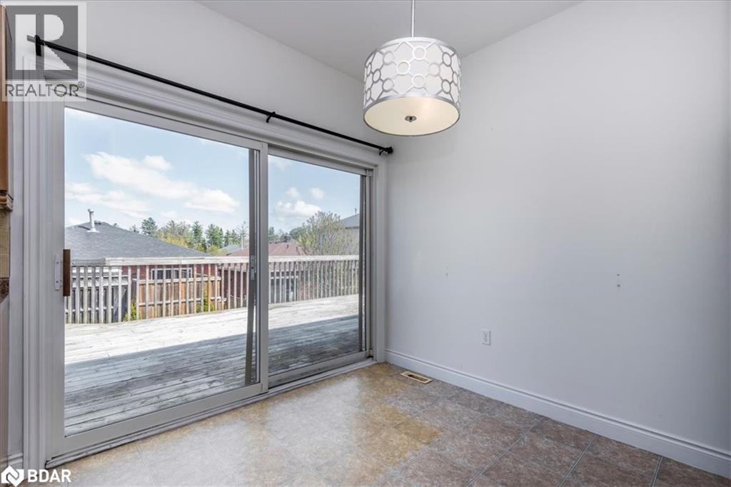 Photo 12 of 33 Primrose Crescent, Barrie ON