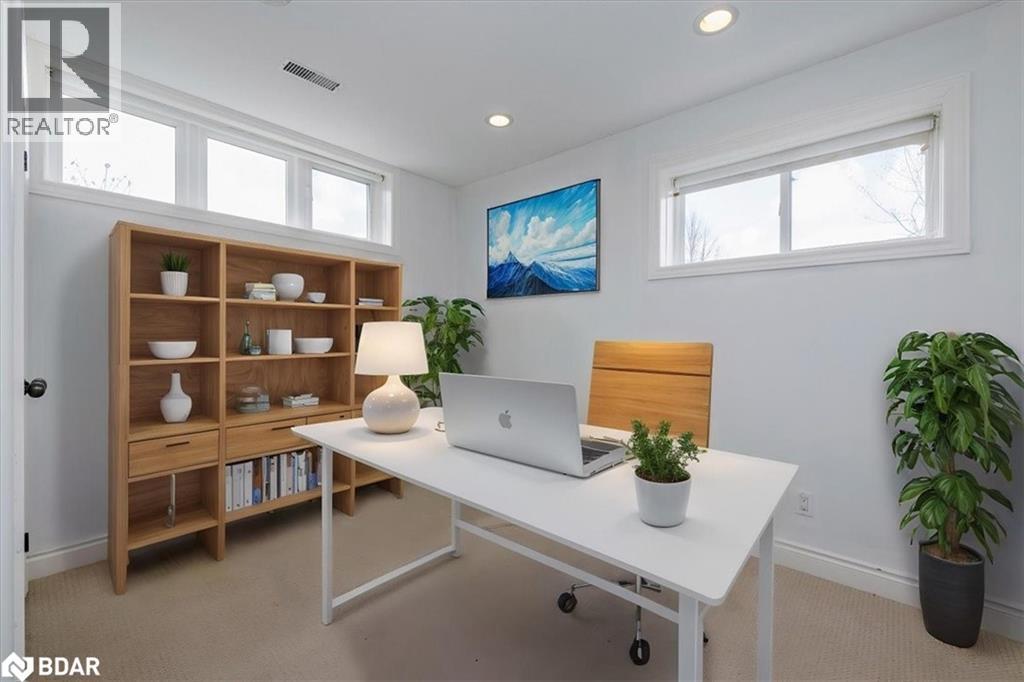 Photo 22 of 33 Primrose Crescent, Barrie ON