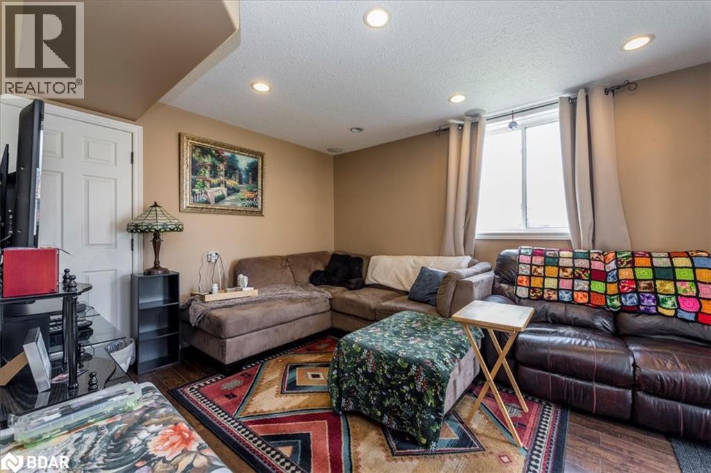 Photo 29 of 33 Primrose Crescent, Barrie ON