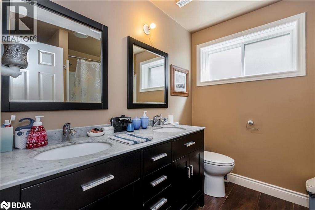 Photo 34 of 33 Primrose Crescent, Barrie ON