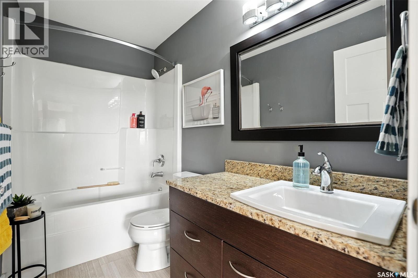 Photo 16 of 122 Roy Crescent, Saskatoon SK