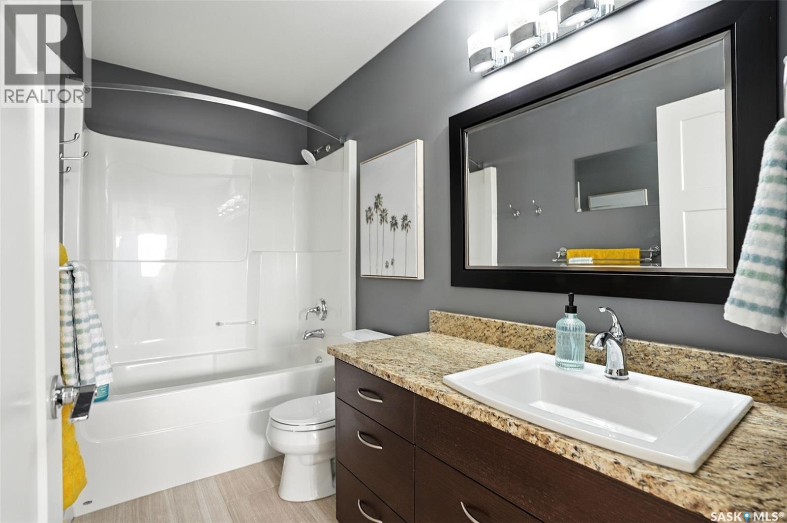 Photo 19 of 122 Roy Crescent, Saskatoon SK