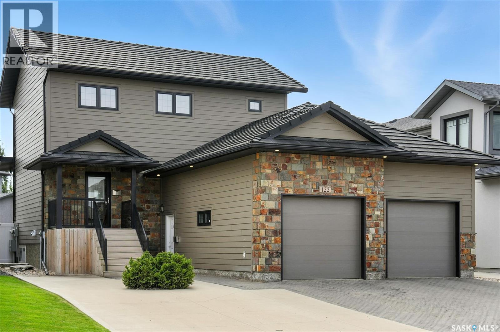 Photo 2 of 122 Roy Crescent, Saskatoon SK