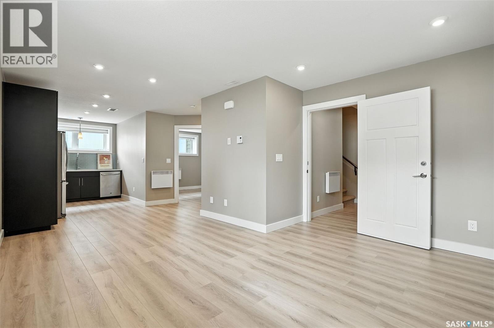 Photo 23 of 122 Roy Crescent, Saskatoon SK