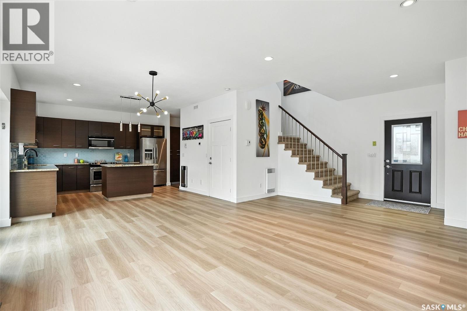 Photo 5 of 122 Roy Crescent, Saskatoon SK
