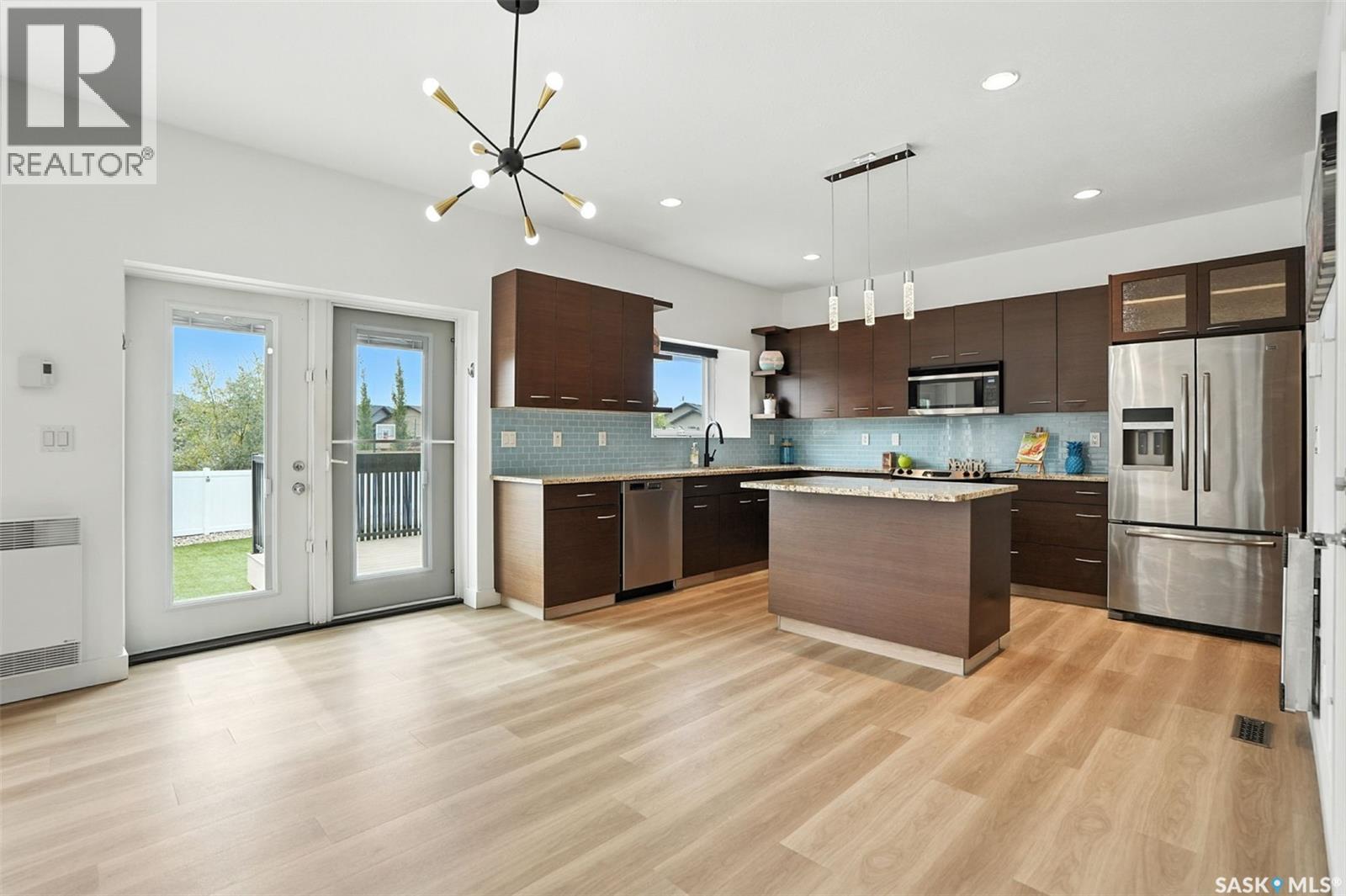 Photo 8 of 122 Roy Crescent, Saskatoon SK