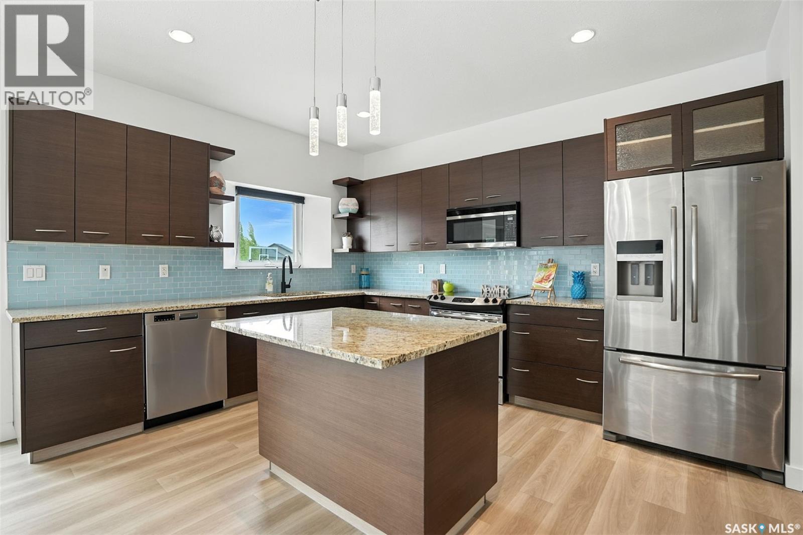 Photo 9 of 122 Roy Crescent, Saskatoon SK