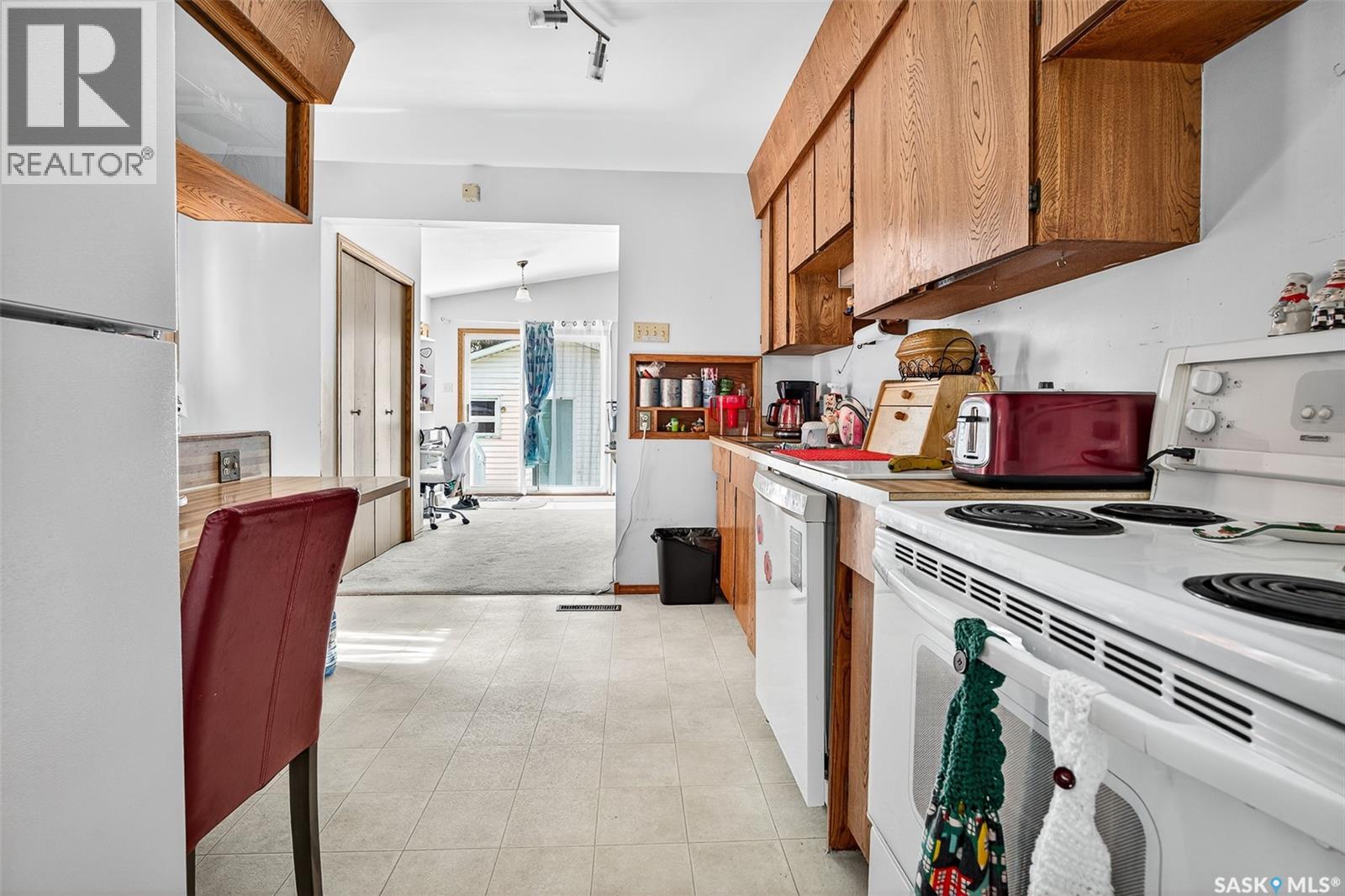 Photo 10 of 1138 7th Avenue Nw, Moose Jaw SK