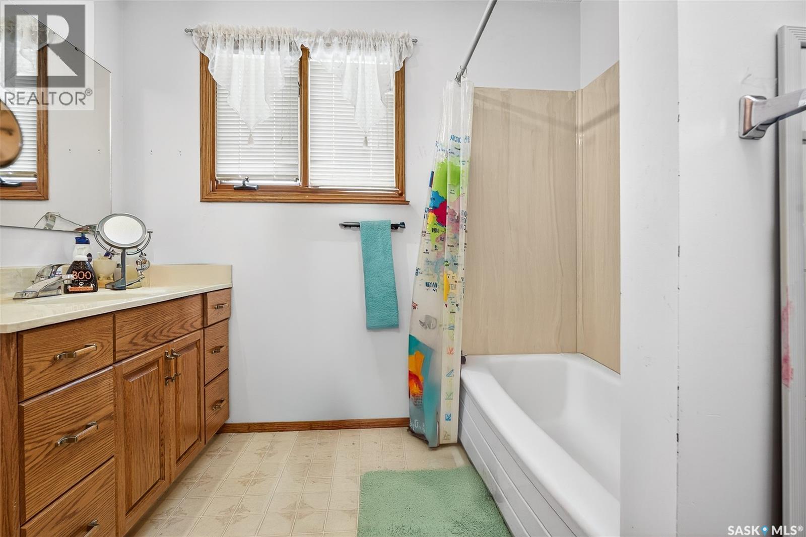 Photo 13 of 1138 7th Avenue Nw, Moose Jaw SK