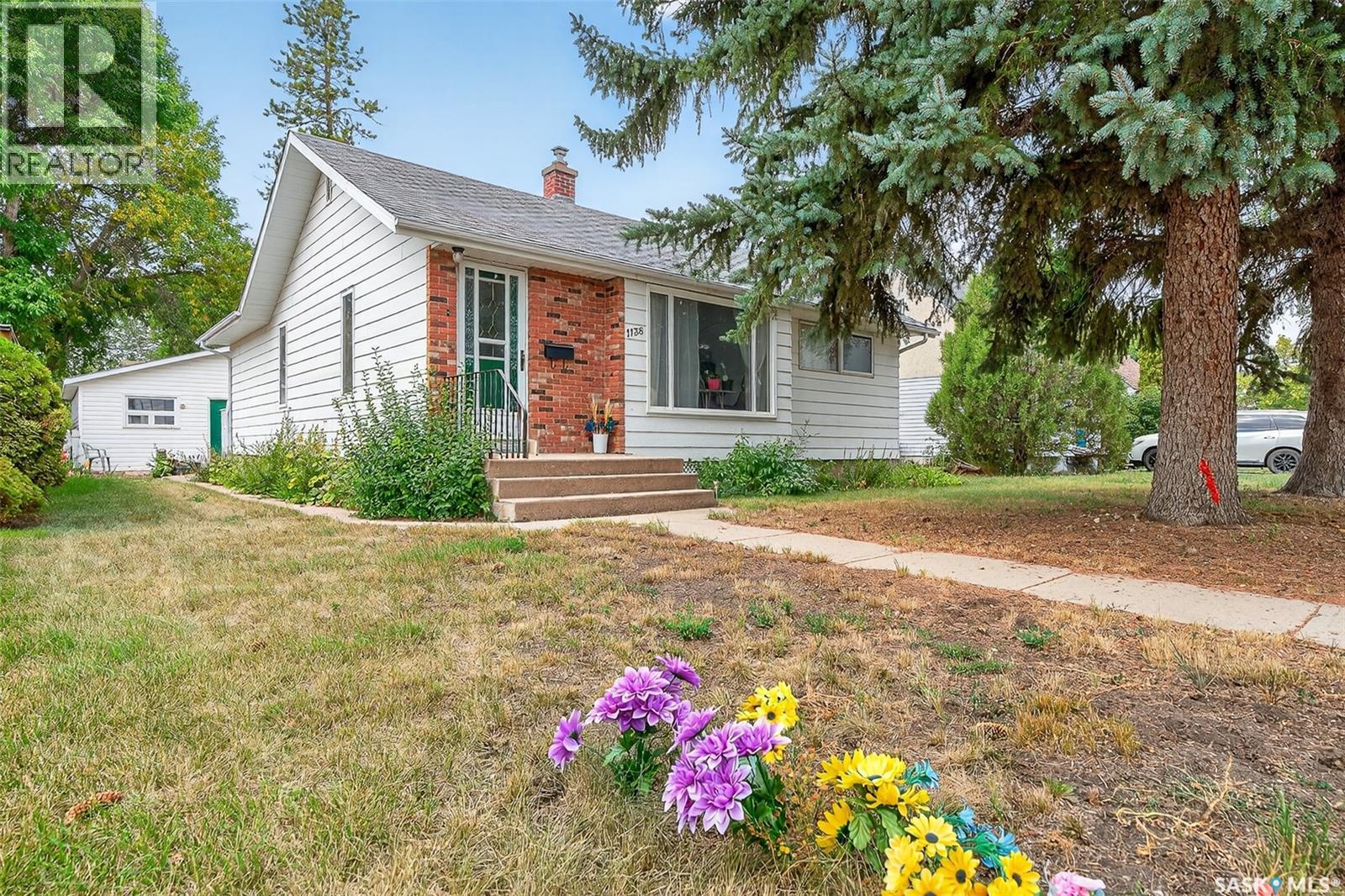 Photo 2 of 1138 7th Avenue Nw, Moose Jaw SK