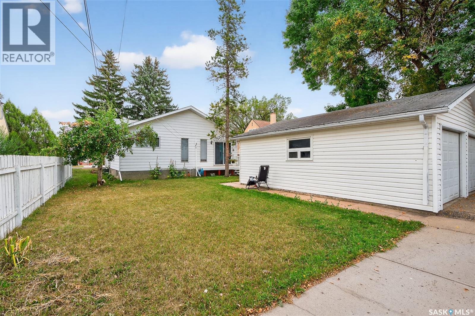 Photo 39 of 1138 7th Avenue Nw, Moose Jaw SK