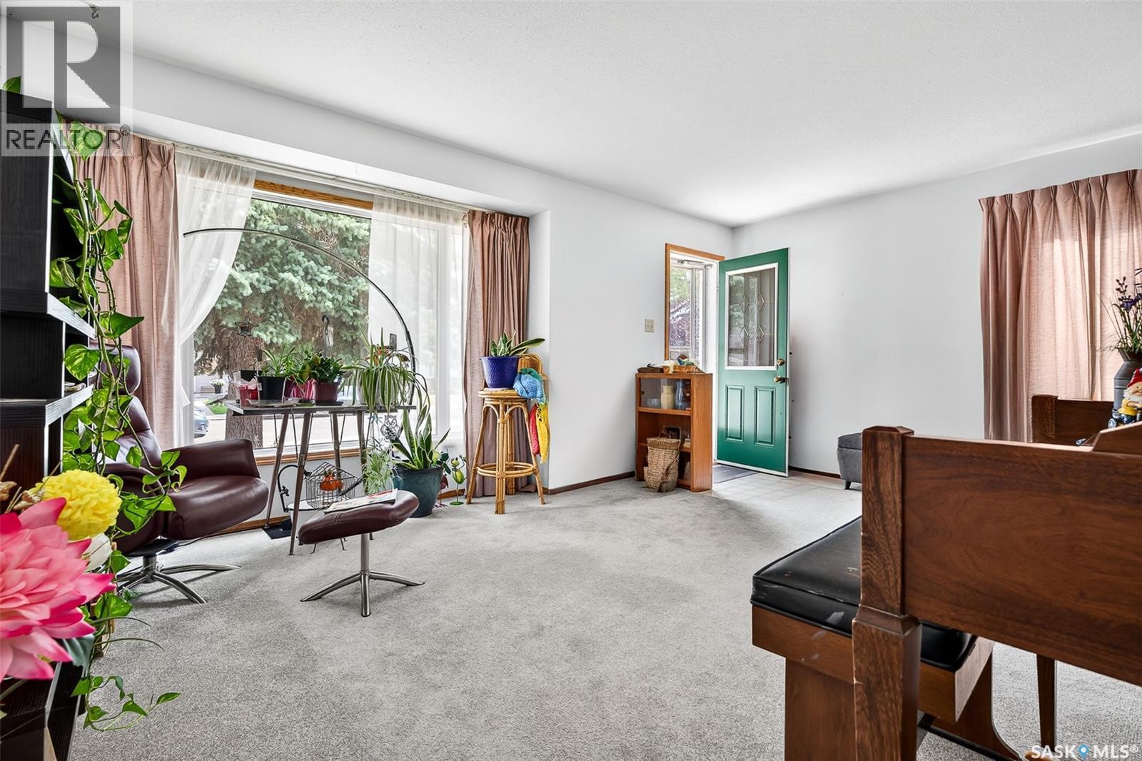 Photo 4 of 1138 7th Avenue Nw, Moose Jaw SK