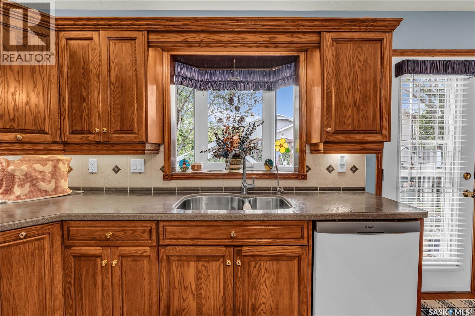 Photo 10 of 1338 Lapchuk Crescent N, Regina SK
