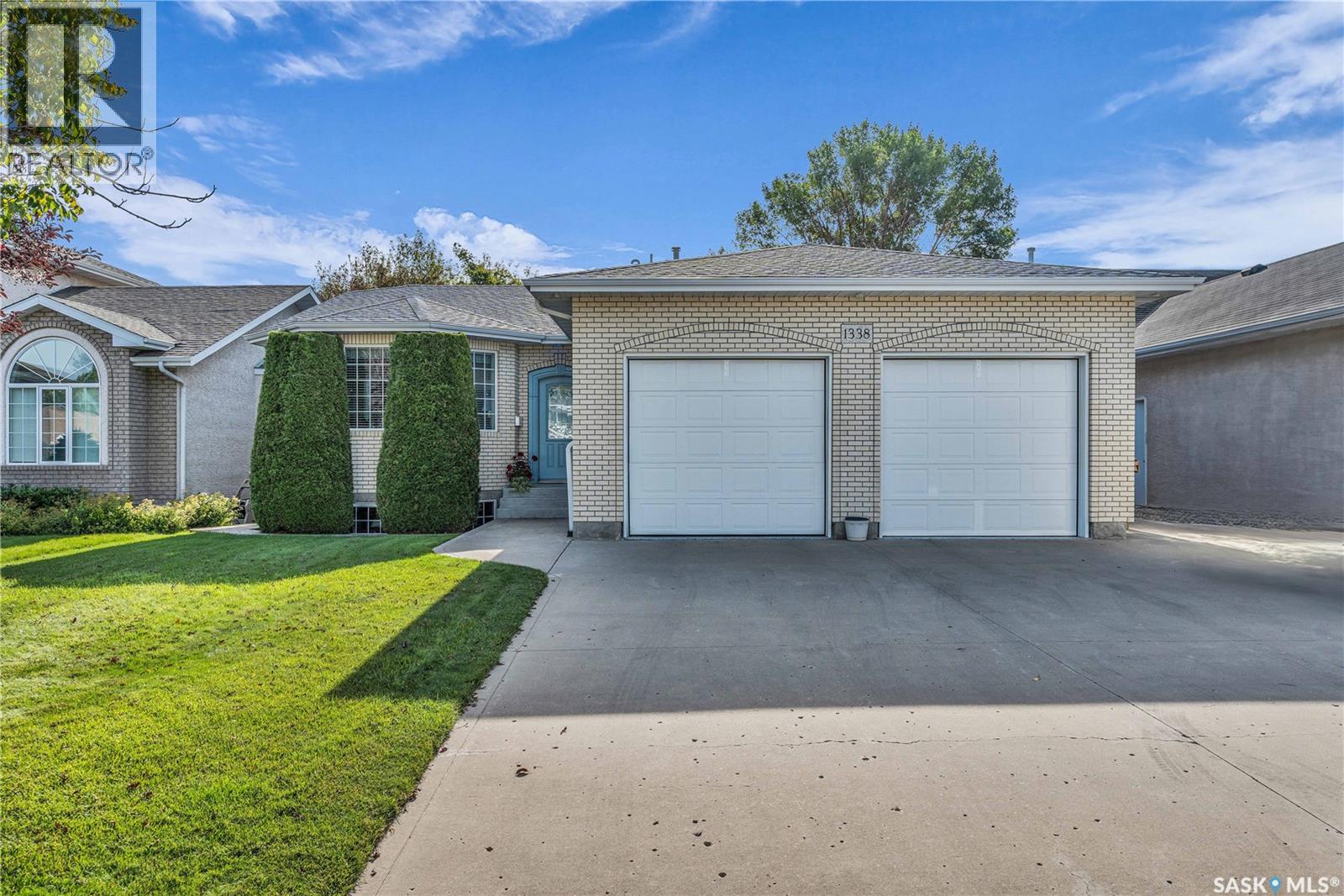 Photo 2 of 1338 Lapchuk Crescent N, Regina SK