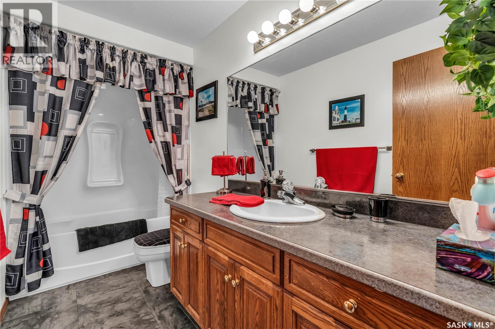 Photo 40 of 1338 Lapchuk Crescent N, Regina SK